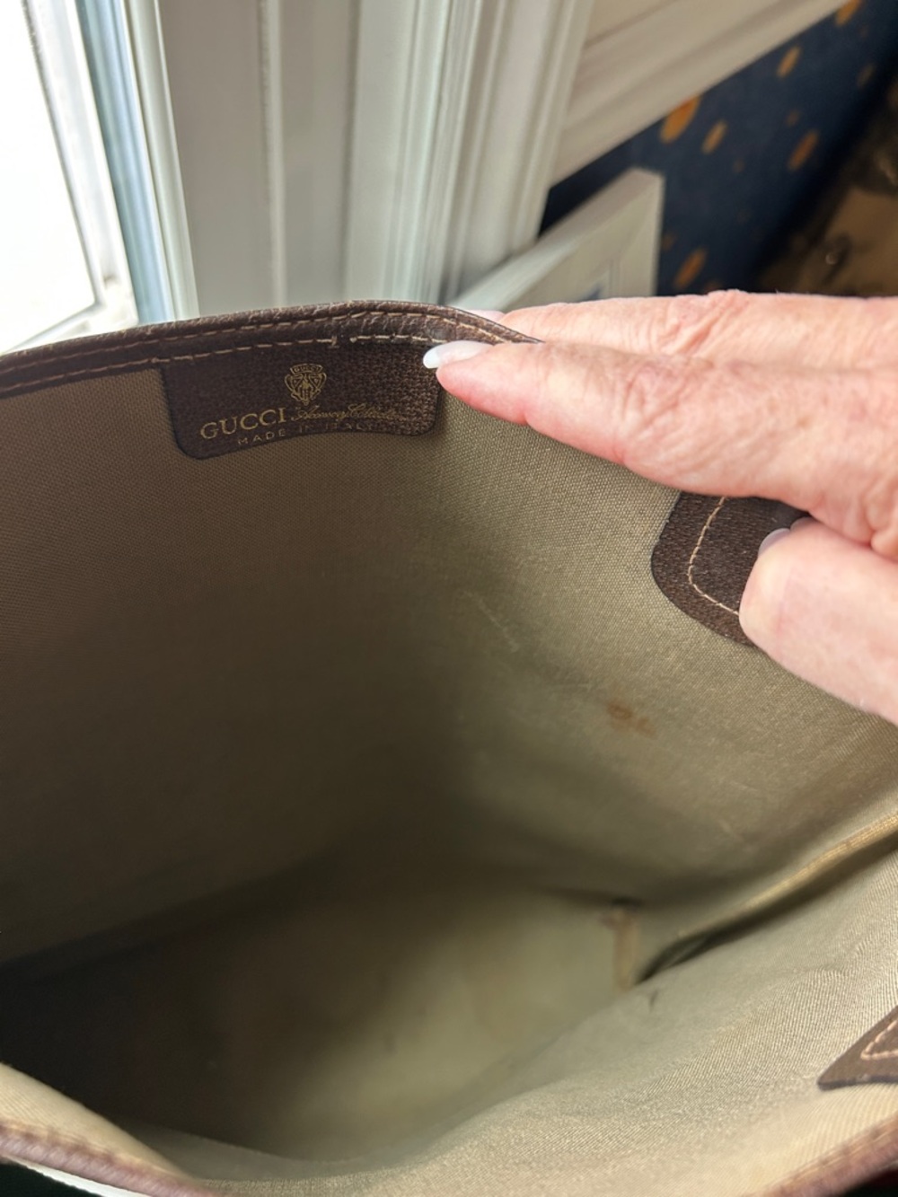 7005. Authentic Gucci Monogram Supreme Coated Canvas Tote w/ Green & Red Straps. - Picture 9 of 12